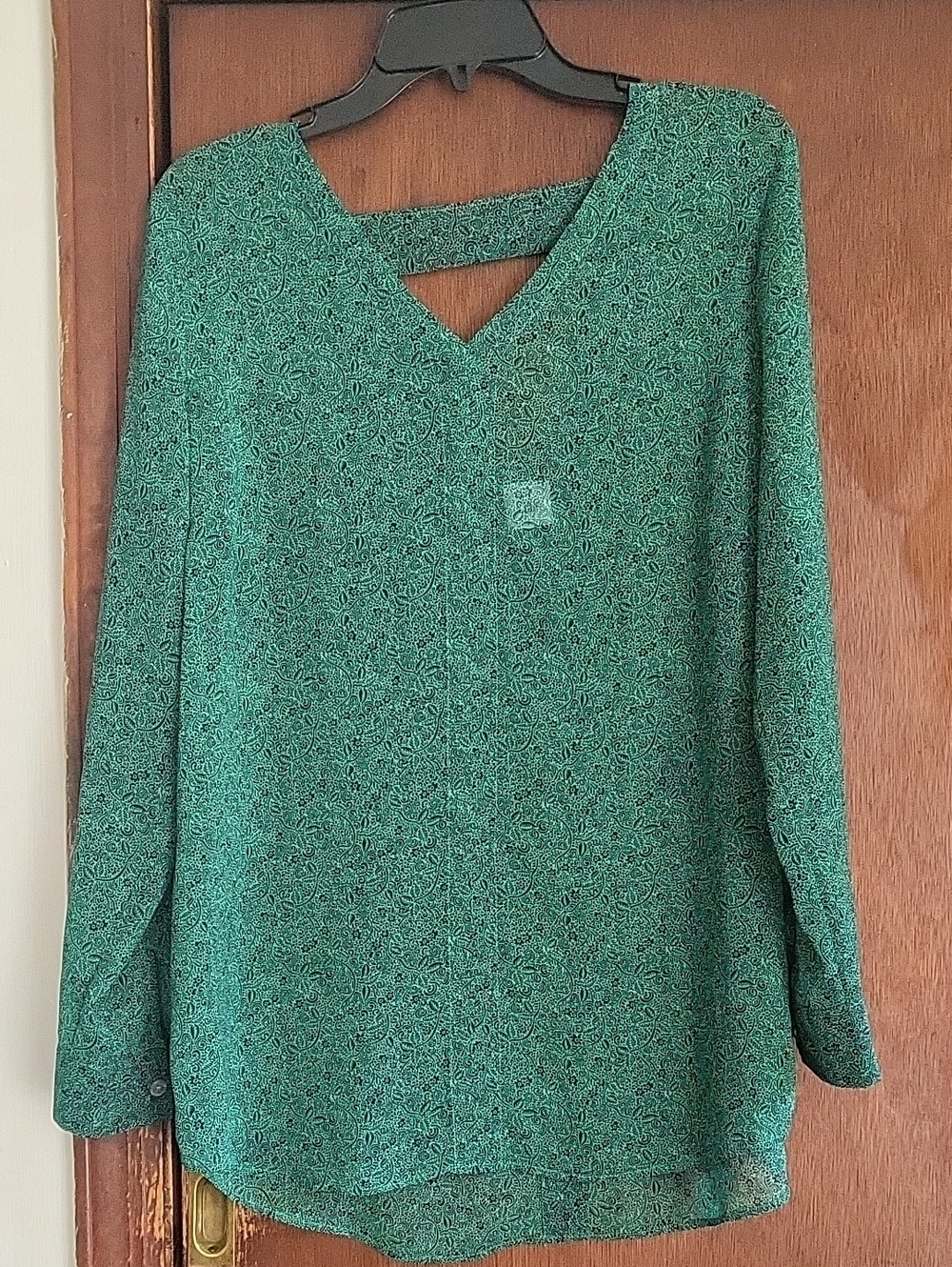 CAbi Green Printed V-Neck Long Sleeve Blouse